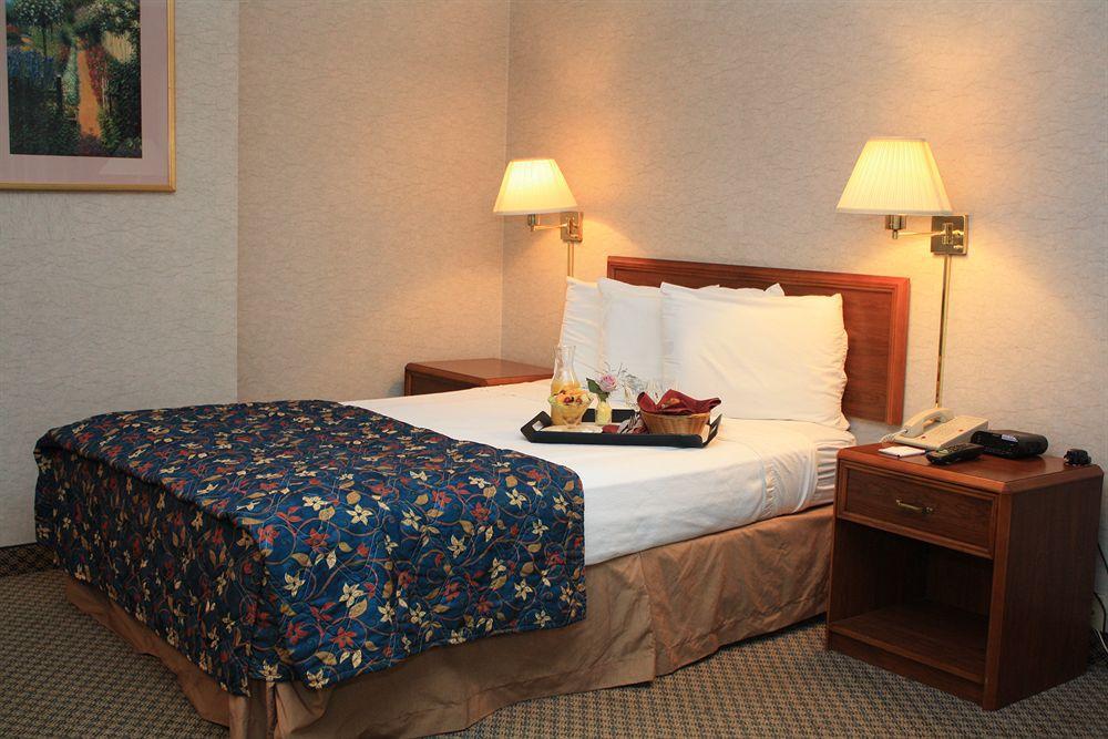 Fern Valley Hotel And Conference Center Louisville Zimmer foto